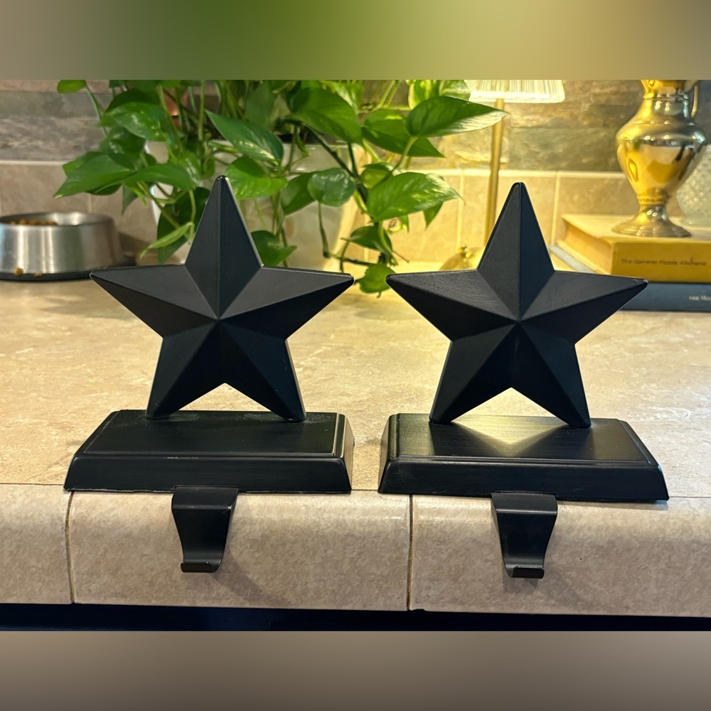 Set of 2 Black Metal Star Stocking/Wreath Holders Mantel Hooks Christmas Decor